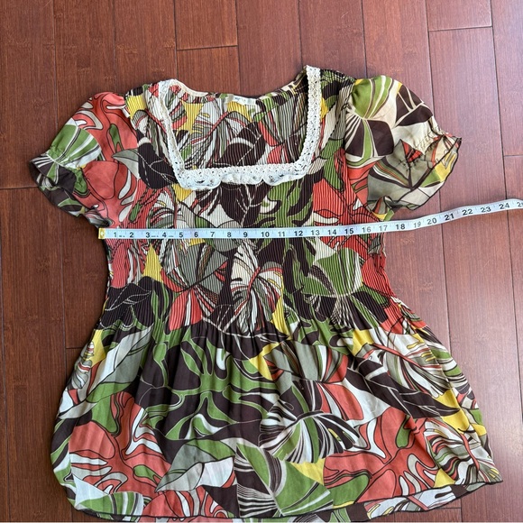 Colorful Leaf Print Blouse with Crochet‎ Detail - Picture 6 of 7